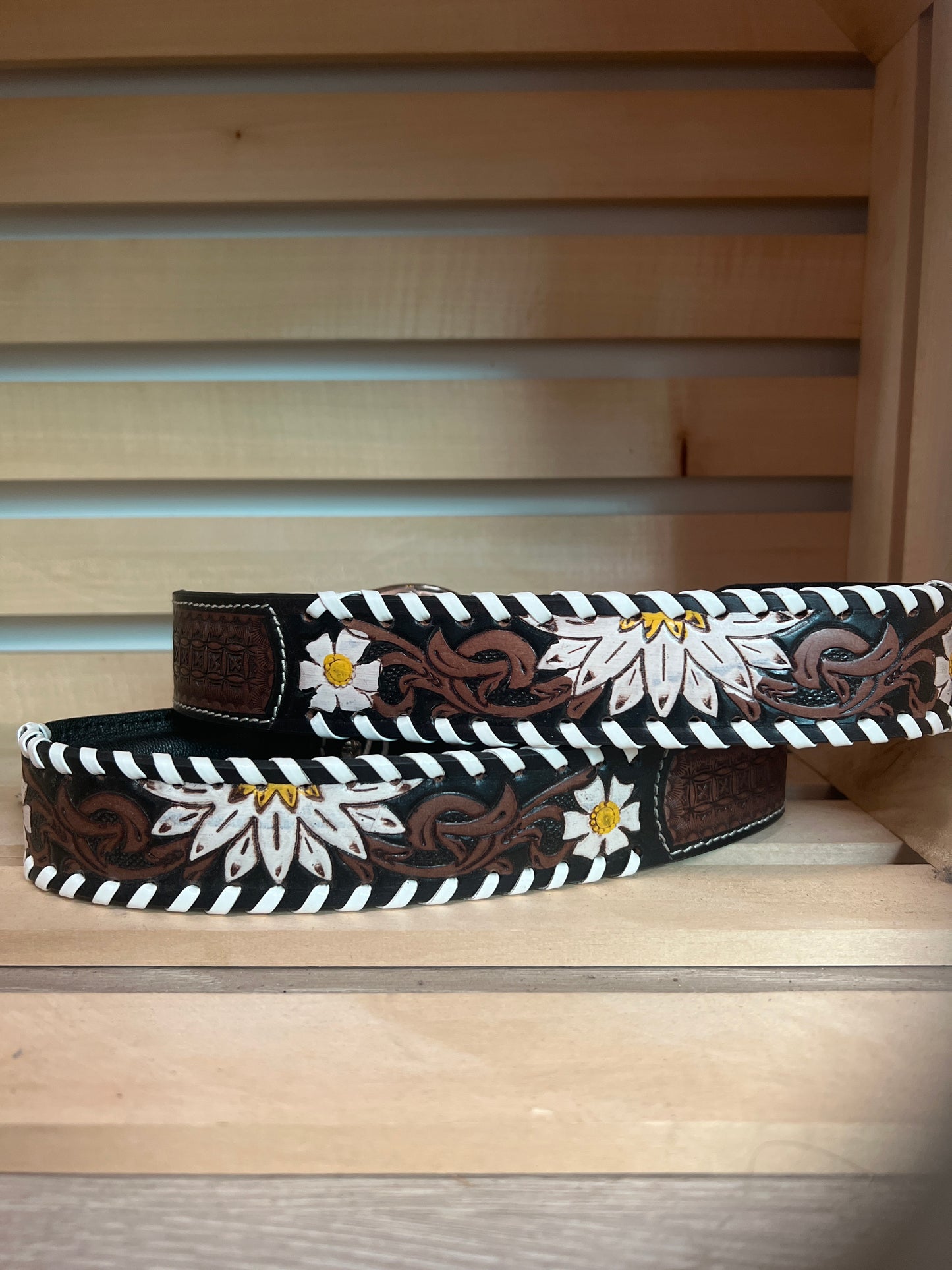 Myra: Oxy Daisy Dog Collar